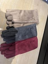 Gloves-Supersoft-3 Button Detail