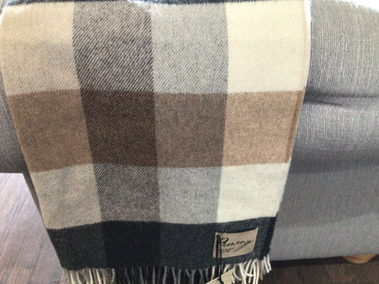 Isle Mill Dunira Throw- Natural